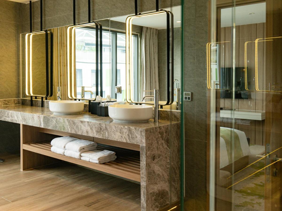 & Saigon Airport By Ihg 5*