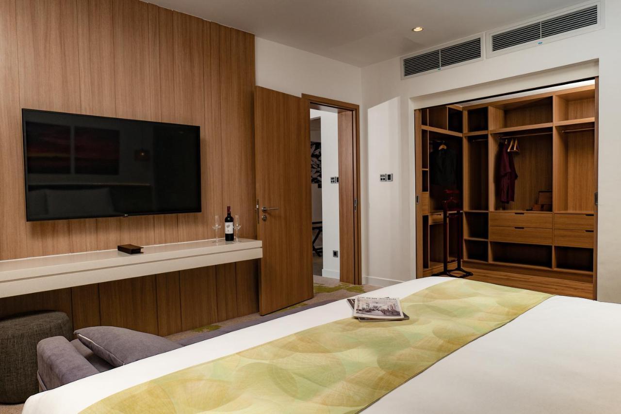 Hotel & Saigon Airport By Ihg