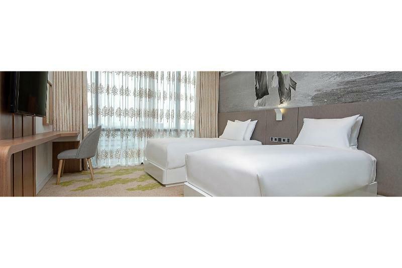 Hotel & Saigon Airport By Ihg 5*