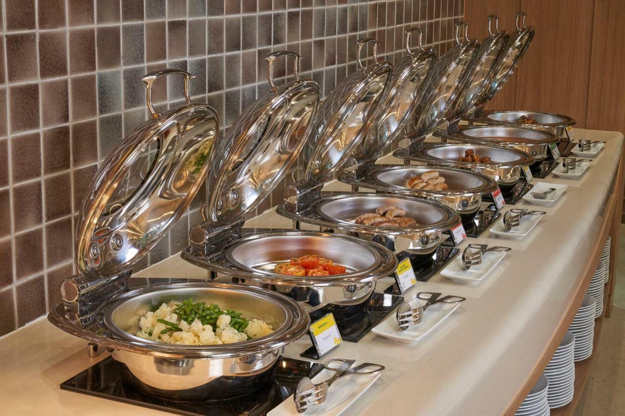 & Saigon Airport By Ihg Hotel 5*
