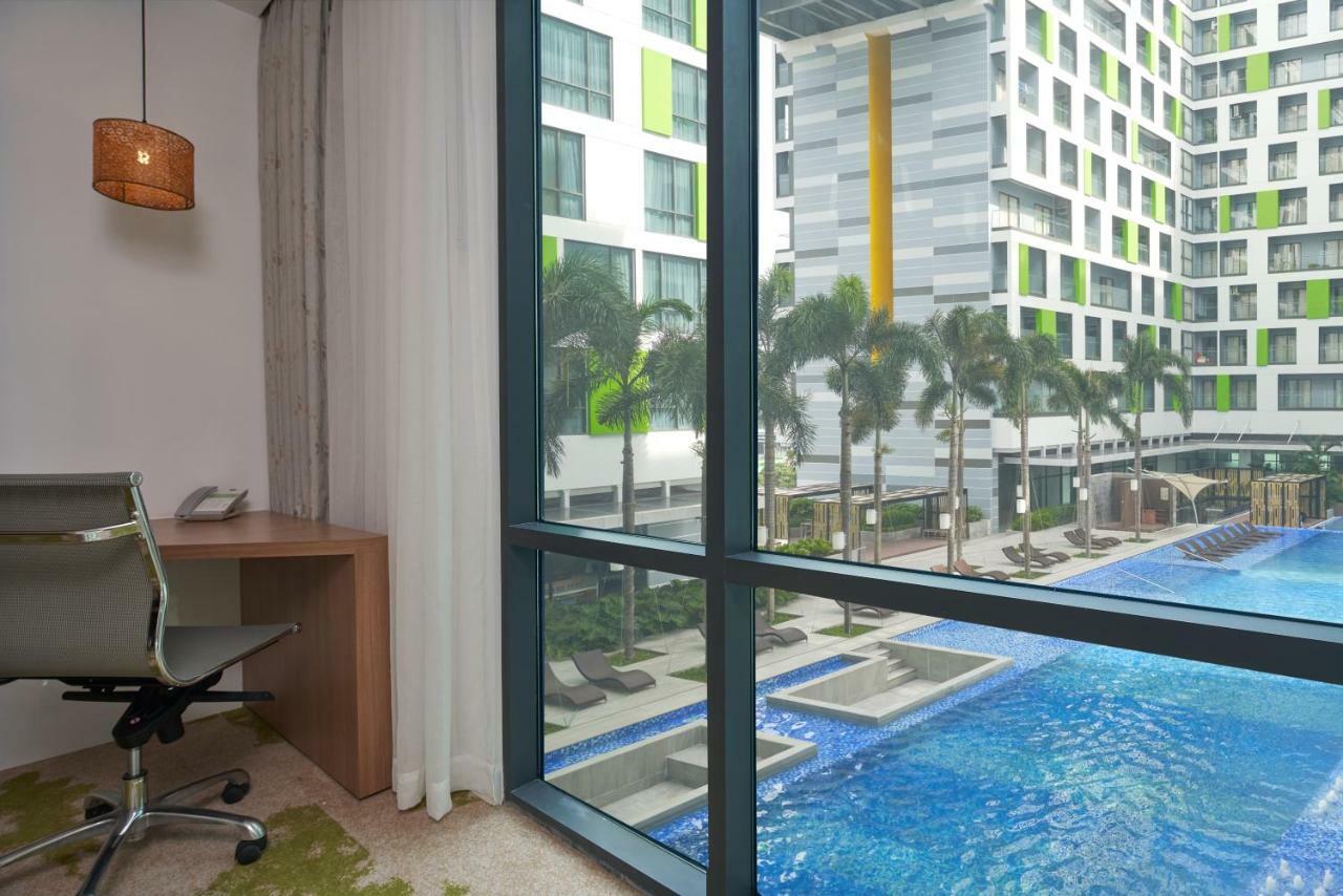 Hotel & Saigon Airport By Ihg