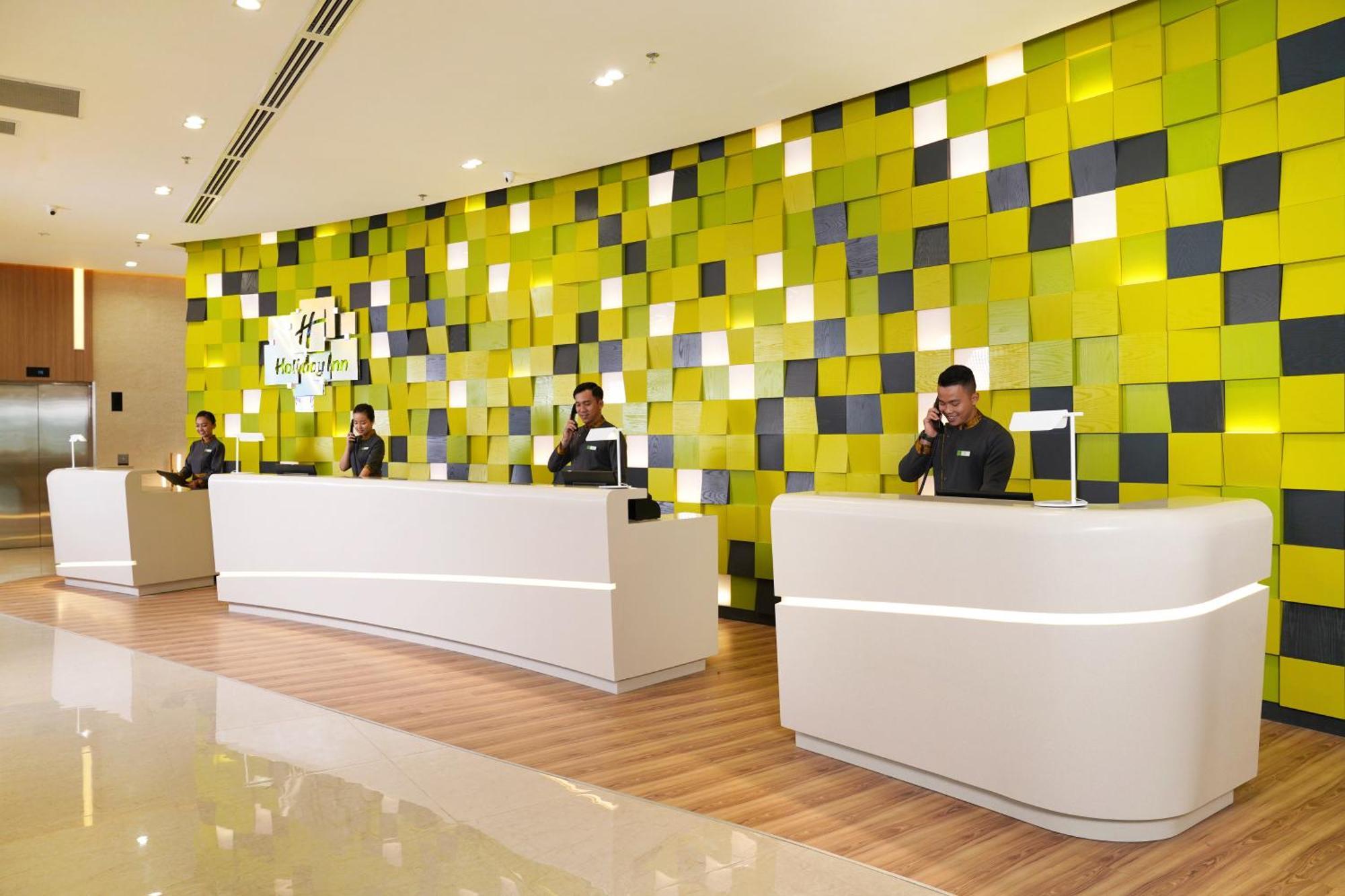 & Saigon Airport By Ihg Hotel 5*