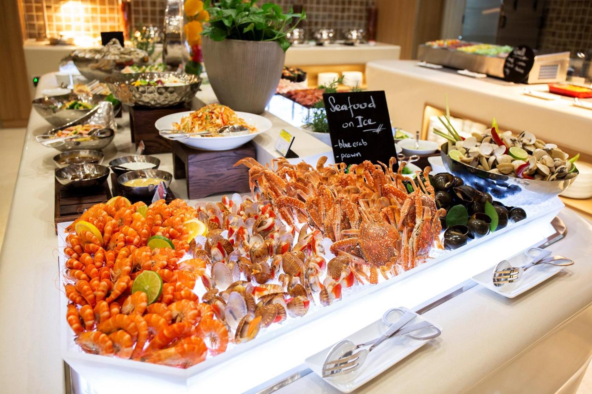 Hotel & Saigon Airport By Ihg