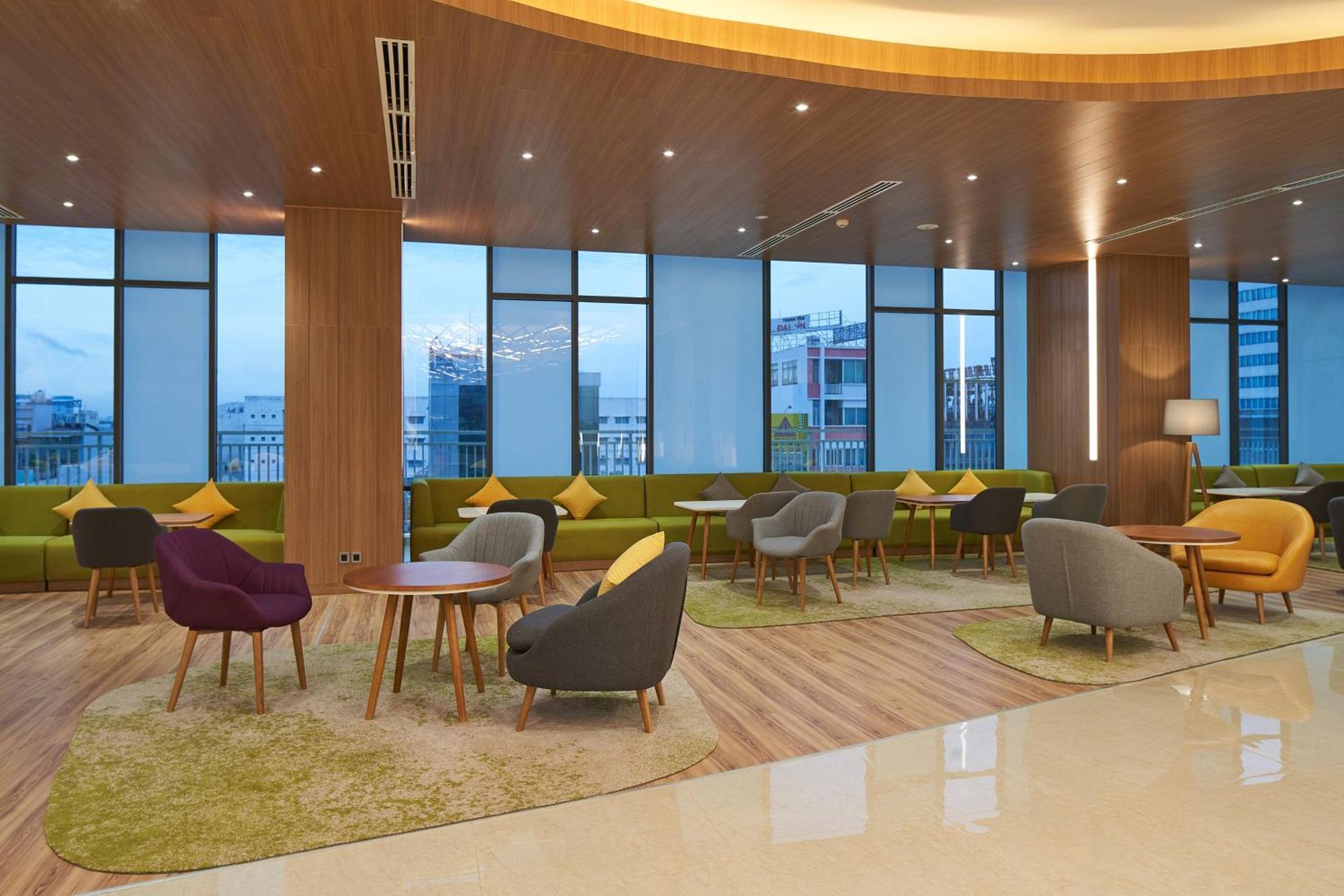 Hotel & Saigon Airport By Ihg 5*