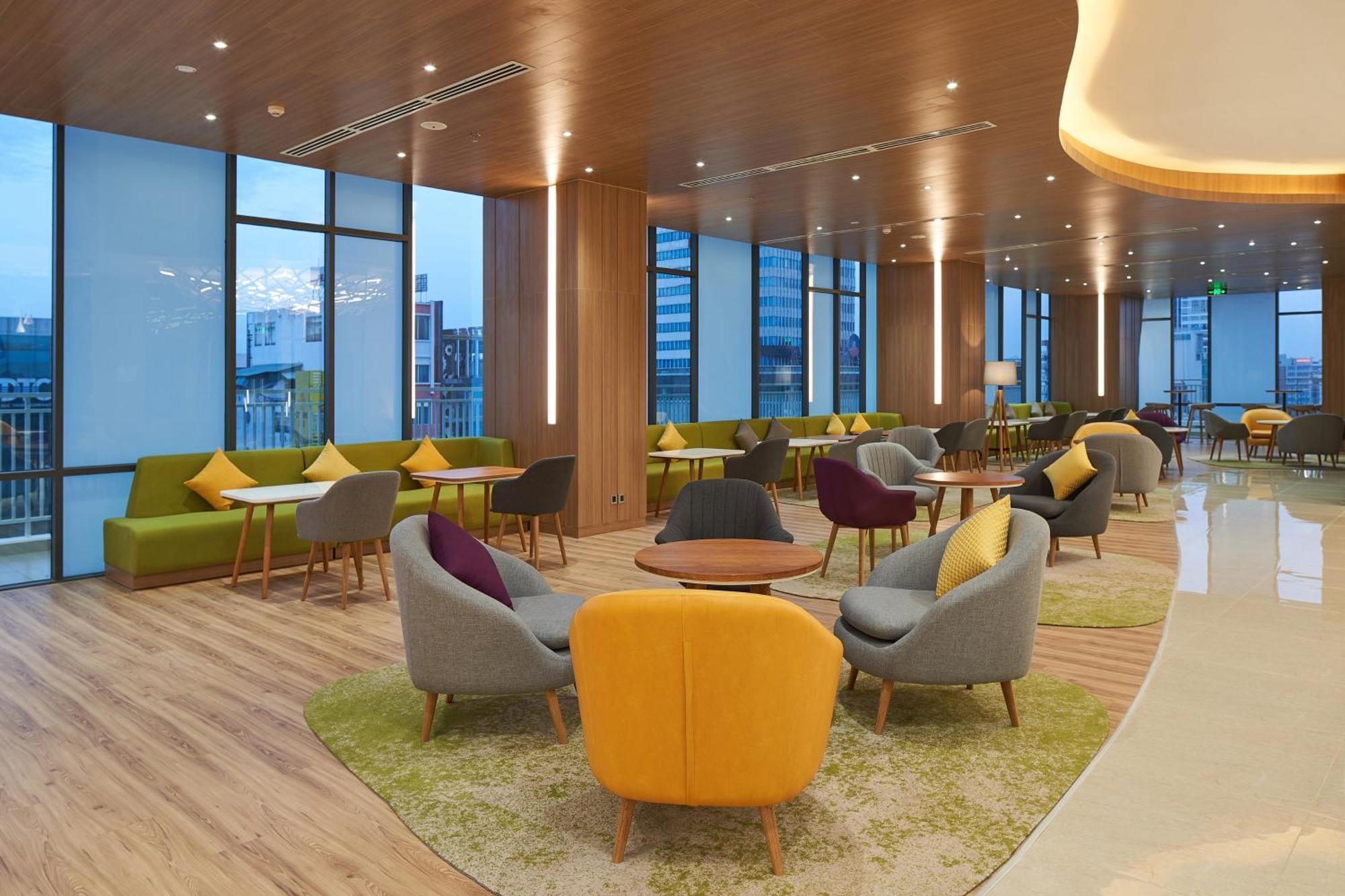 Hotel & Saigon Airport By Ihg Ho Chi Minh City