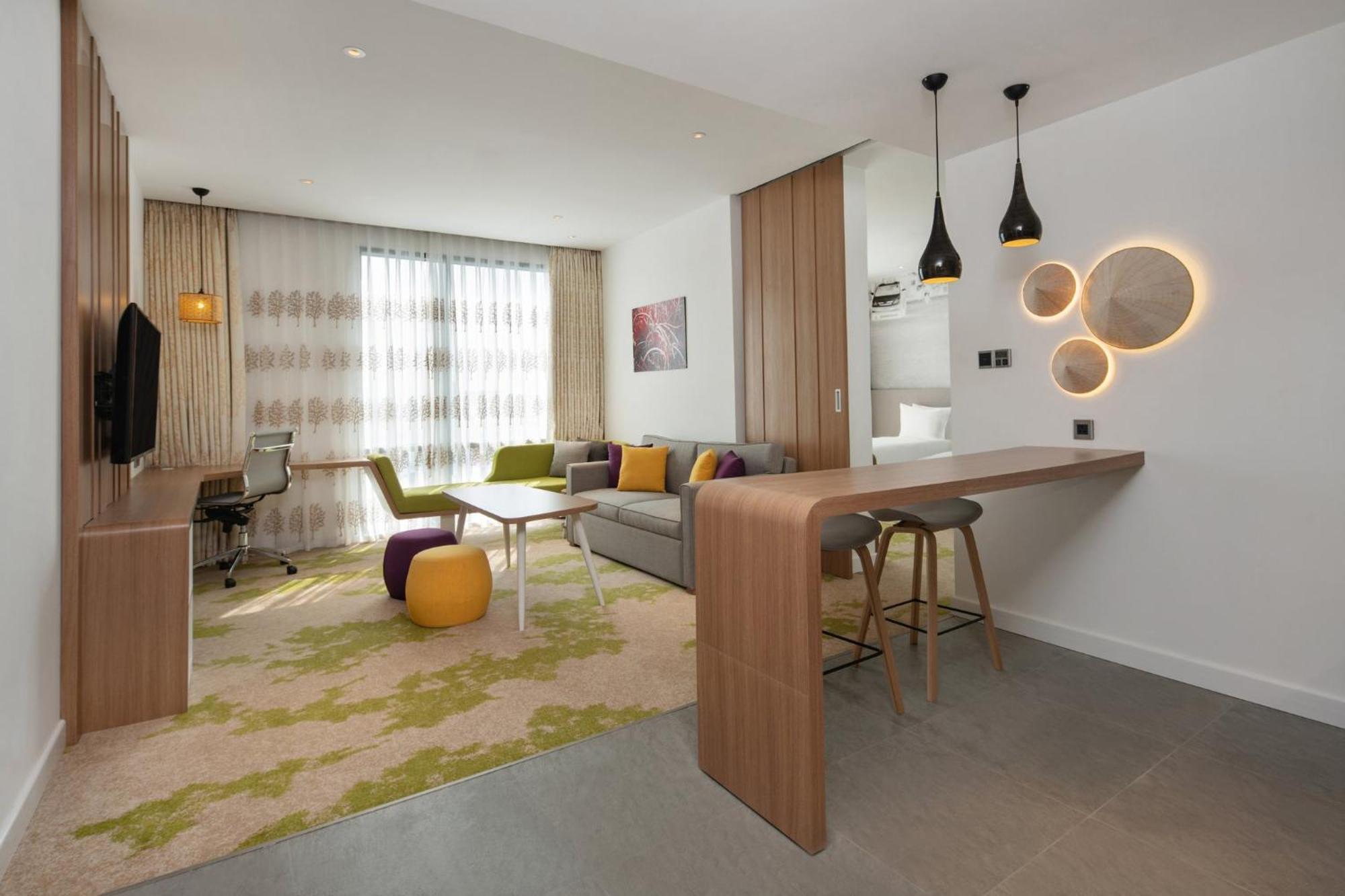 & Saigon Airport By Ihg Hotel 5*