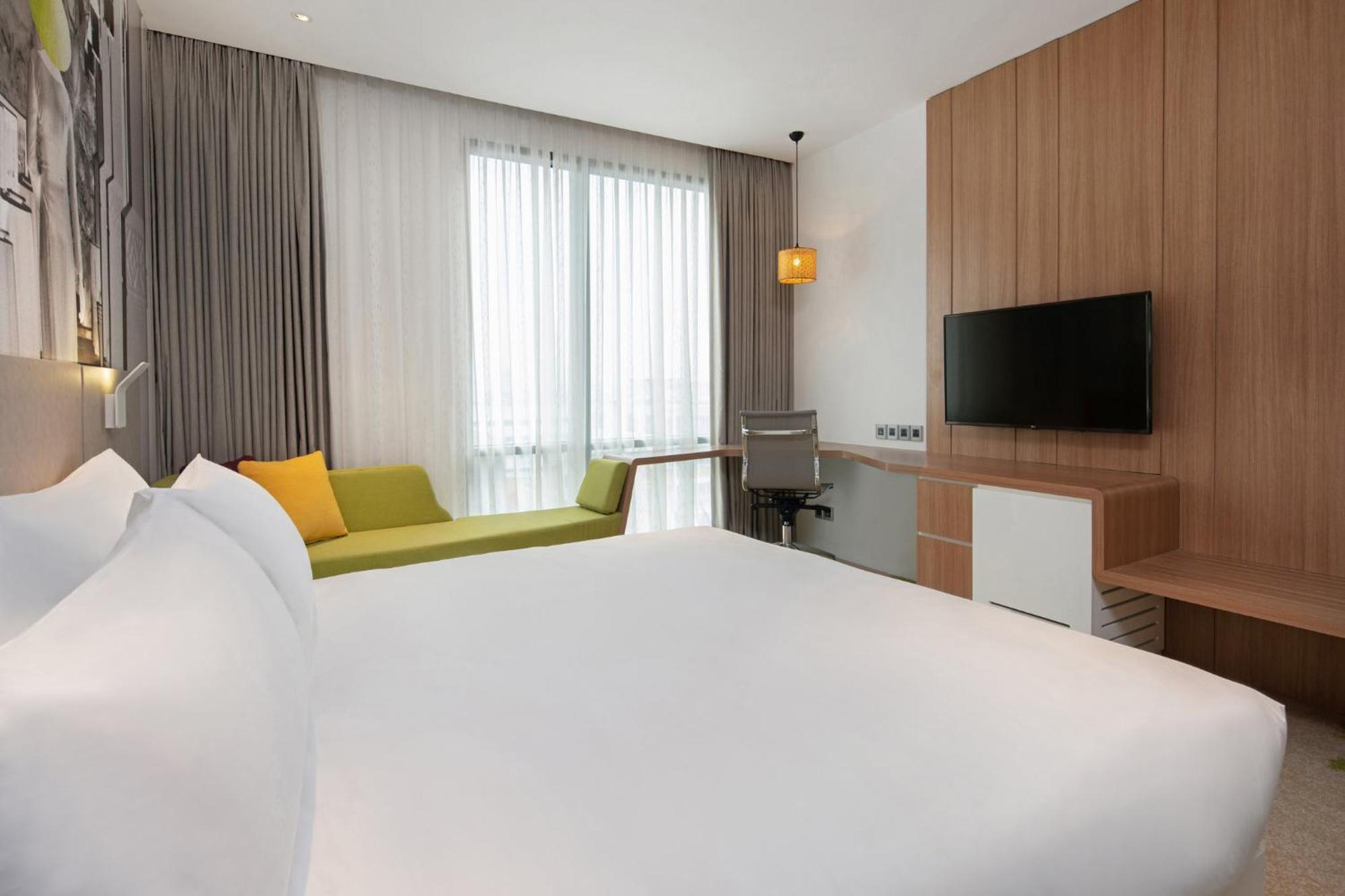 Hotel & Saigon Airport By Ihg Ho Chi Minh City