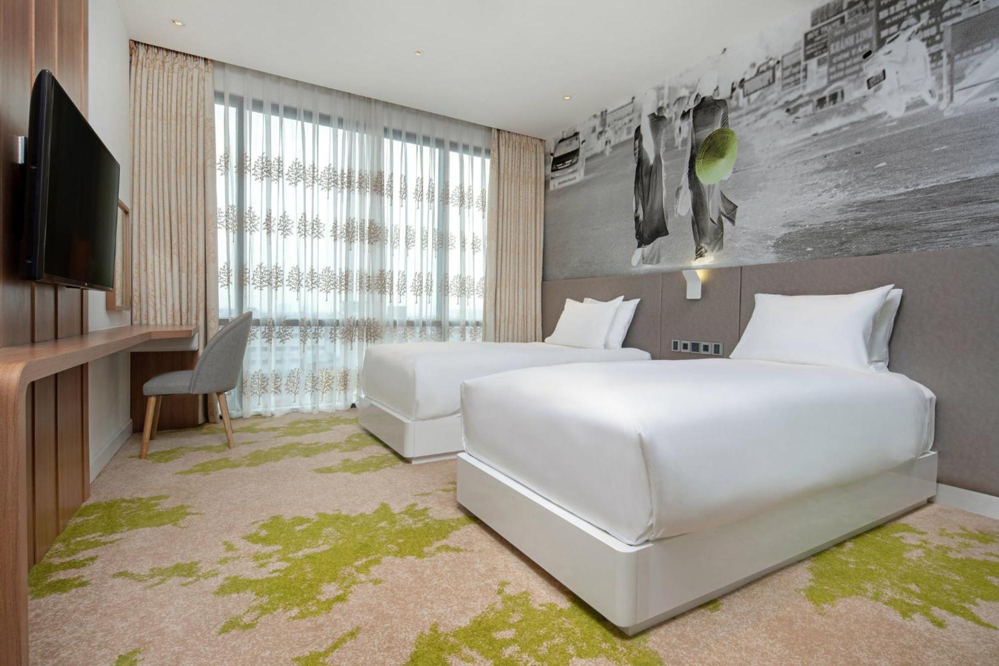 Hotel & Saigon Airport By Ihg